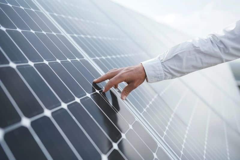 L'avenir des panneaux solaires : innovations et impact économique