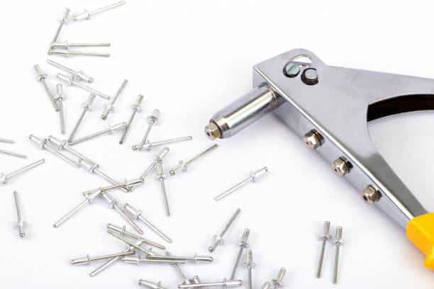 pinces à rivets