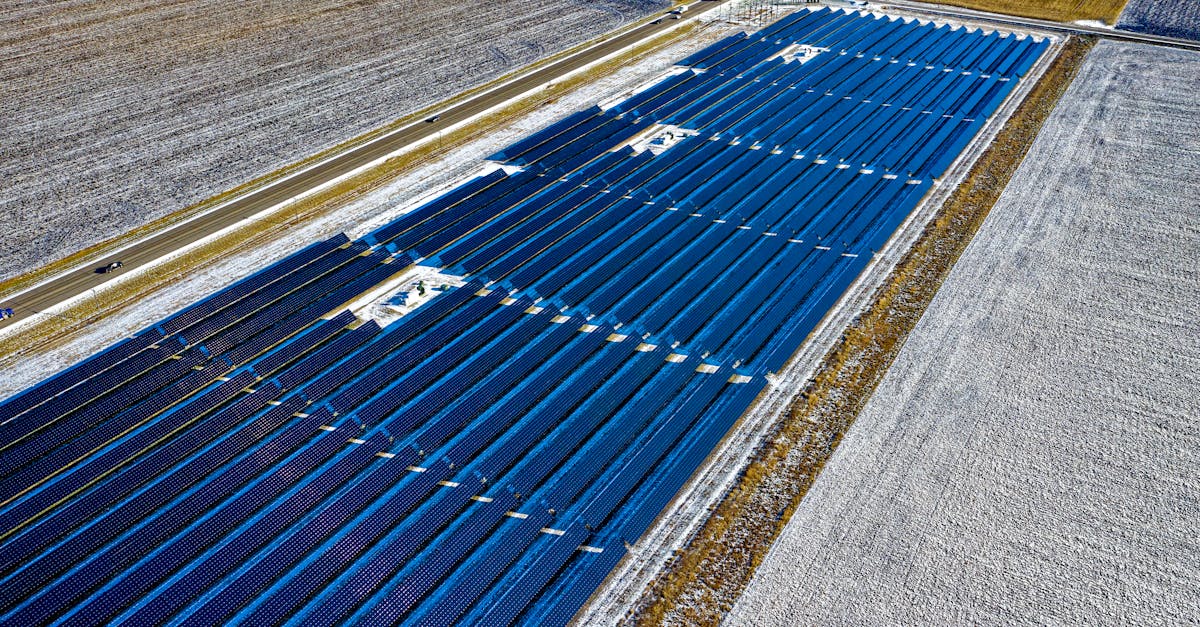 découvrez les avantages des parcs solaires flottants, une solution innovante et écologique pour produire de l'énergie renouvelable tout en préservant les espaces terrestres.
