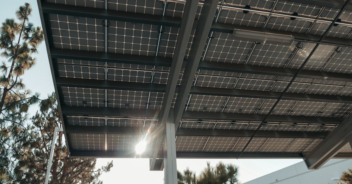 installation de panneaux solaires marins : profitez d'une énergie propre et durable pour vos bateaux grâce à des solutions solaires performantes et adaptées.