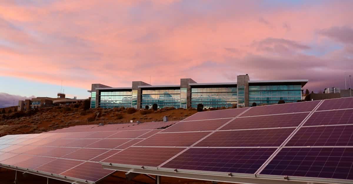optimisez l'efficacité de vos panneaux photovoltaïques en comprenant l'impact de l'ombrage solaire et découvrez des solutions pour minimiser les pertes d'énergie.