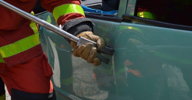 découvrez comment prévenir et gérer les accidents du travail pour garantir un environnement professionnel sûr et conforme aux réglementations.