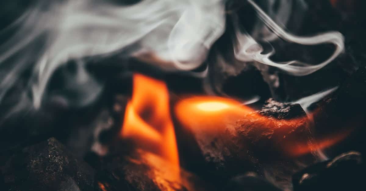 découvrez les dangers de l'empoisonnement au monoxyde de carbone, ses symptômes, et comment se protéger efficacement contre ce gaz inodore et mortel.