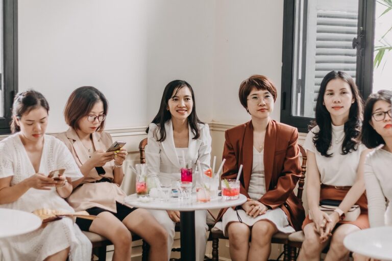découvrez la consommation collective d'énergie, un modèle innovant qui permet à plusieurs consommateurs de partager et optimiser l'utilisation d'une production locale d'énergie renouvelable.