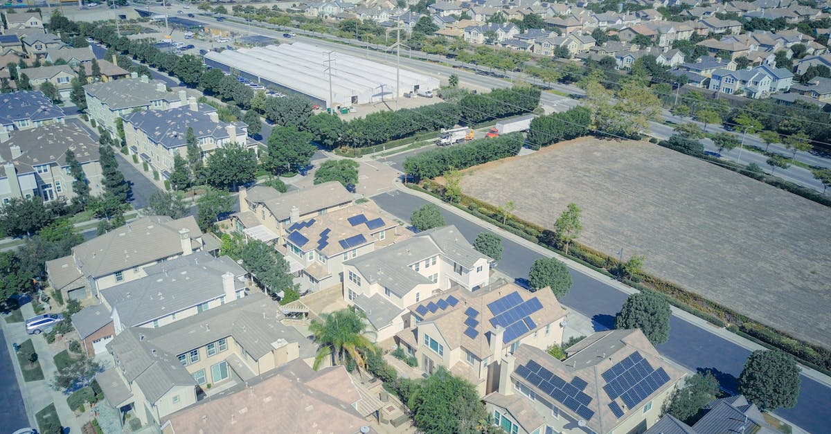 découvrez un parc solaire communautaire, une solution énergétique durable et collaborative permettant à plusieurs foyers de bénéficier d'énergie solaire renouvelable tout en réduisant leur empreinte carbone.