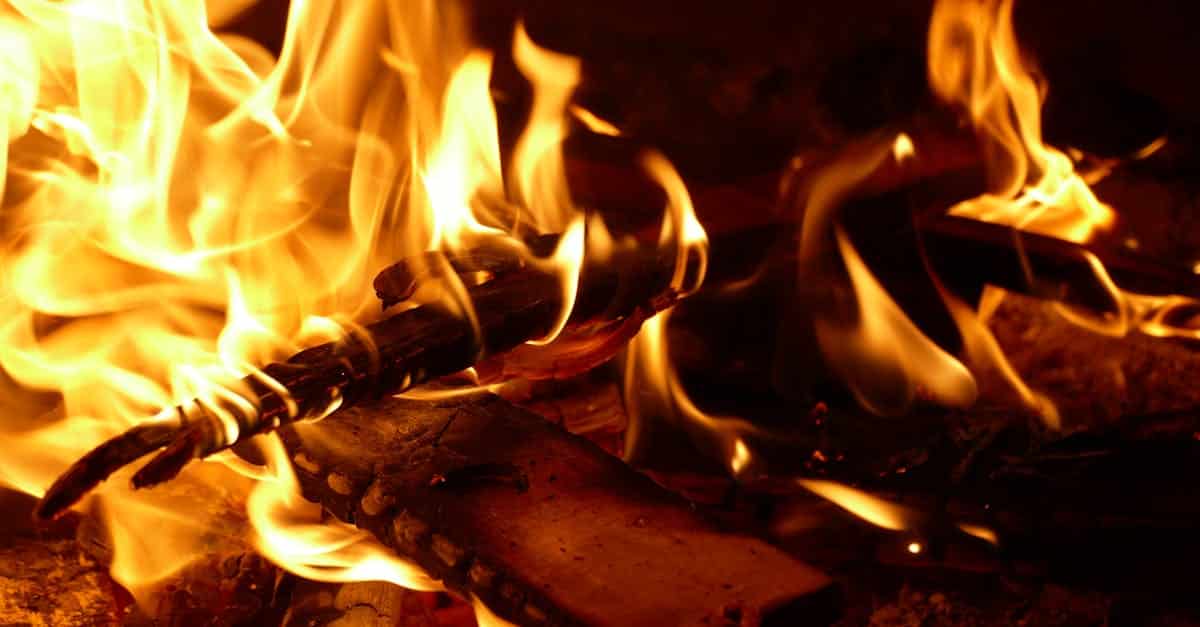 découvrez tout sur le feu : son origine, ses types, ses utilisations et les mesures de sécurité indispensables pour prévenir les incendies.