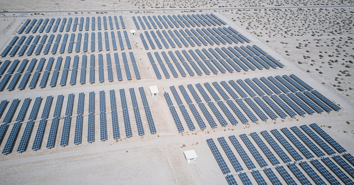 projet de parc photovoltaïque à grande échelle visant à produire une énergie solaire renouvelable et durable pour répondre aux besoins énergétiques croissants.