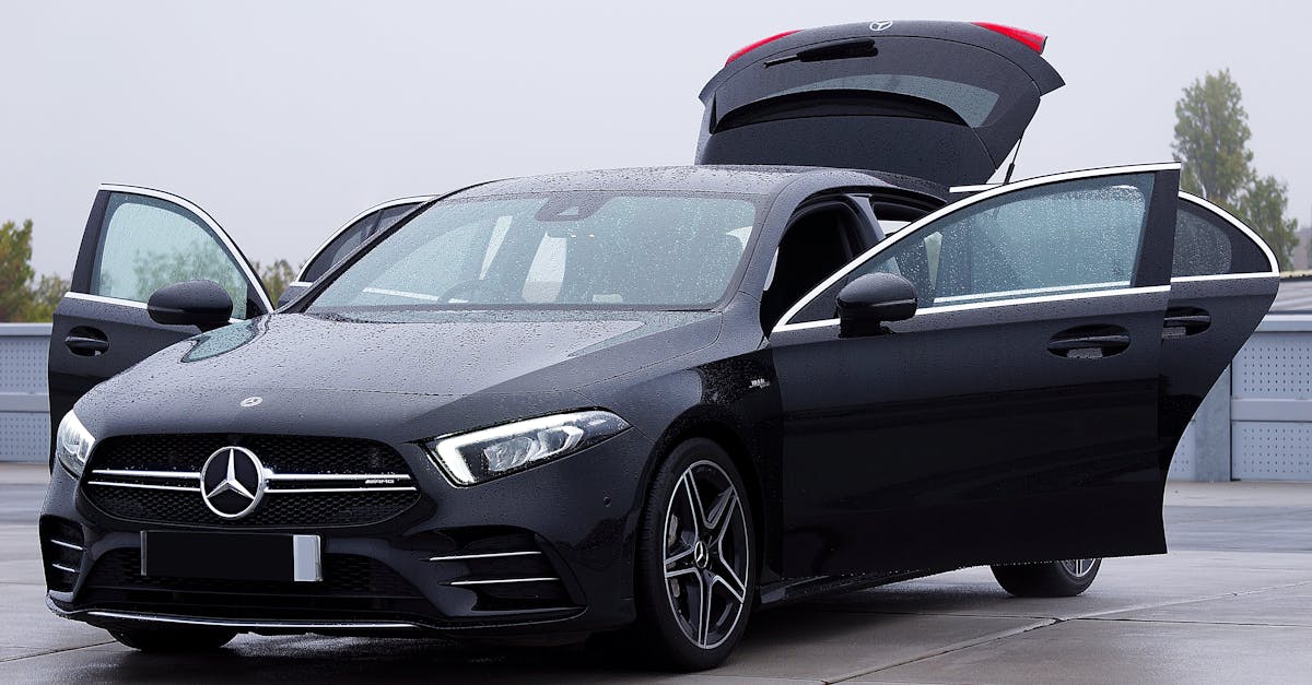 découvrez l'intérieur électrique de la mercedes classe c, alliant technologie innovante, design élégant et confort optimal pour une expérience de conduite moderne et raffinée.