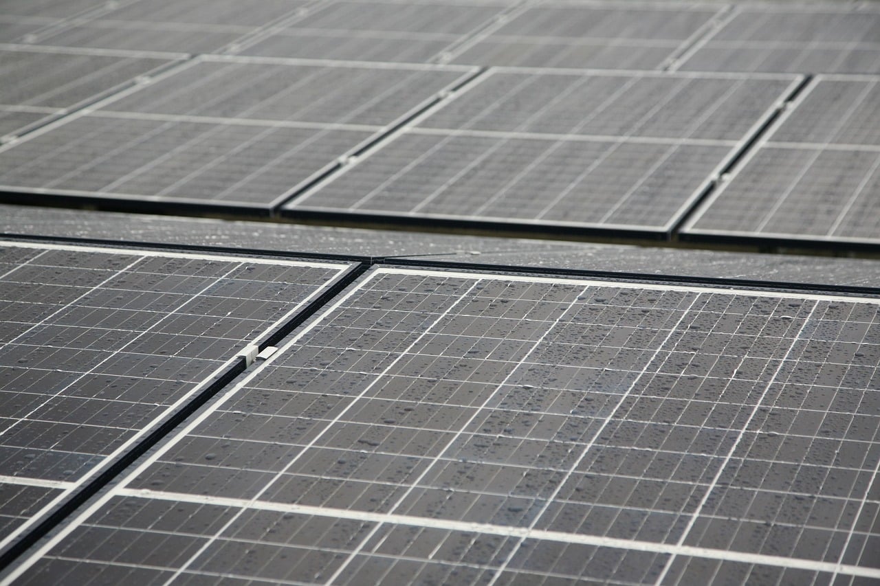 découvrez les objectifs de la suisse en matière de photovoltaïque solaire pour 2050, visant à promouvoir l'énergie propre et durable.