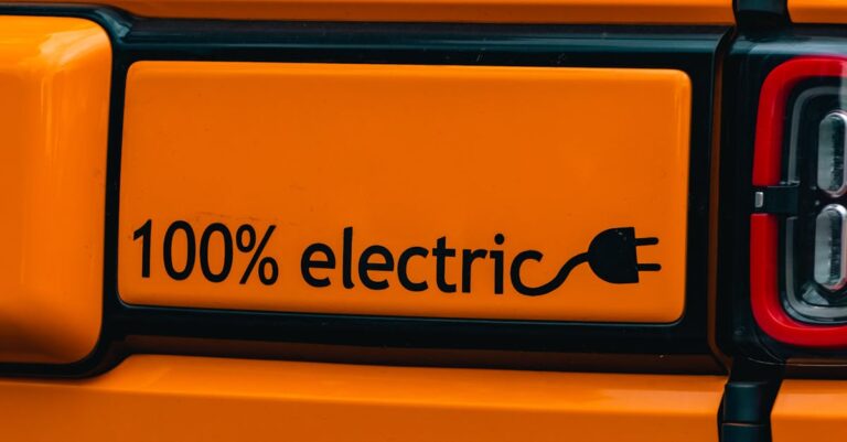 découvrez notre sélection de voitures électriques d'occasion fiables et économiques, idéales pour une conduite écologique à prix réduit.