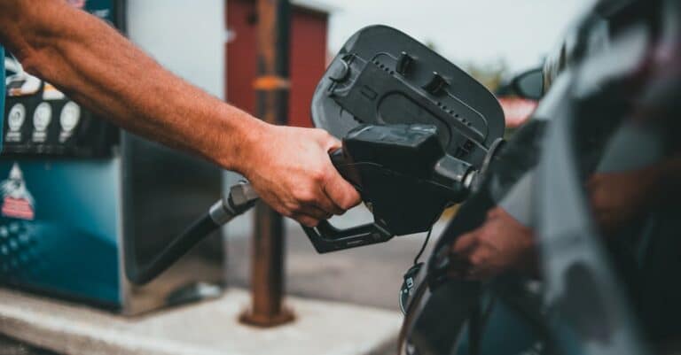 groupe d'achat de carburant : bénéficiez de tarifs négociés et d'économies grâce à l'achat collectif de carburant pour entreprises et particuliers.