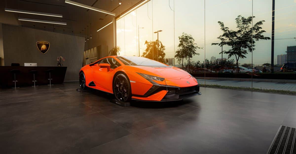 découvrez les raisons du retard de la voiture électrique lamborghini et les nouvelles dates prévues pour son lancement.