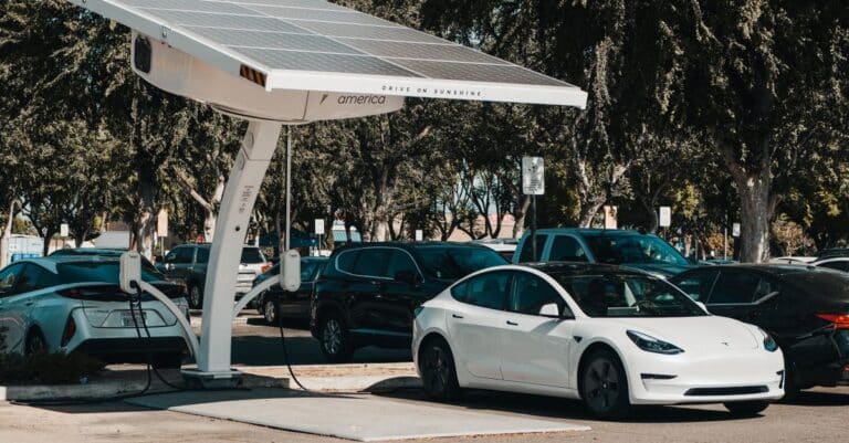 découvrez tout sur les voitures électriques : avantages, modèles, innovations et conseils pour adopter la mobilité durable.