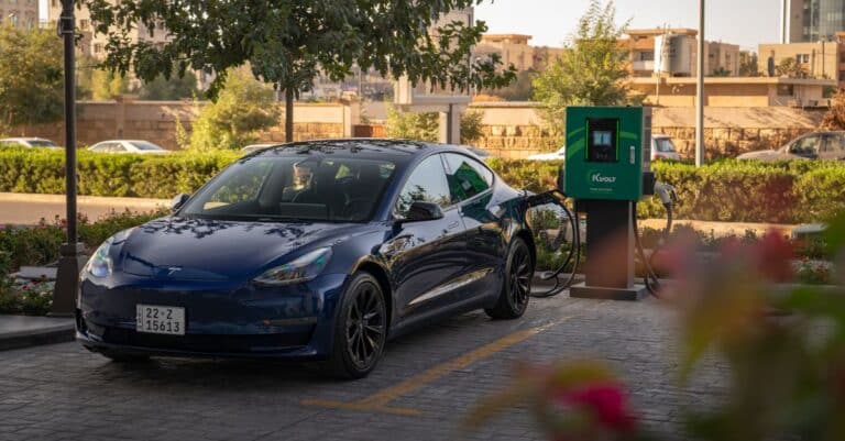découvrez tout sur les voitures électriques : avantages, modèles, technologies innovantes et impact environnemental pour une mobilité durable.