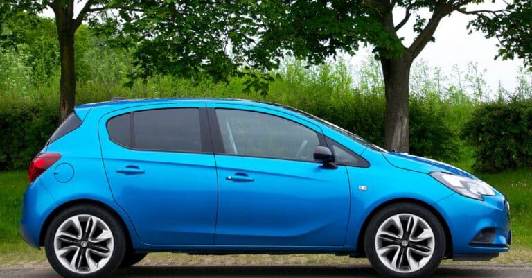 découvrez les voitures électriques abordables : comparez les modèles, leur autonomie et leur prix pour trouver celui qui correspond à votre budget.