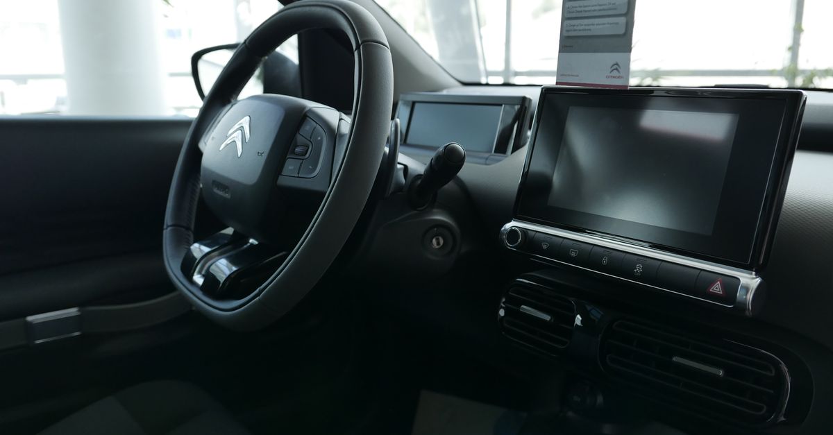 découvrez la citroën c5 aircross emerald edition, un suv alliant élégance, confort et technologie avancée pour une expérience de conduite unique.
