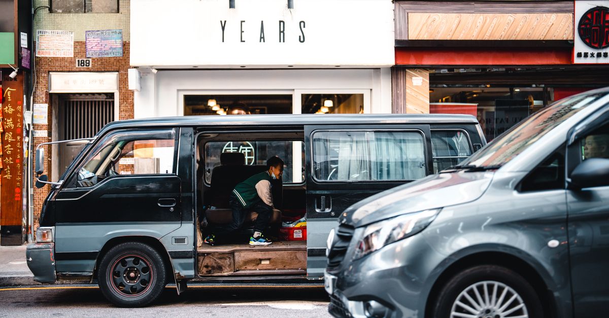 découvrez notre minivan électrique alliant espace, confort et respect de l'environnement pour vos déplacements quotidiens et vos voyages en famille.