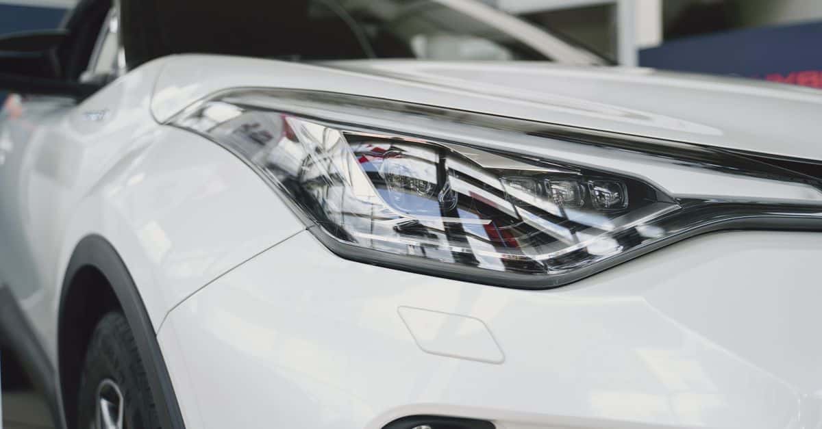 découvrez la toyota c-hr hybrid, un crossover innovant alliant design audacieux, technologie hybride avancée et performances écologiques pour une conduite dynamique et responsable.