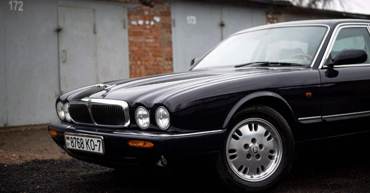 découvrez la jaguar type 01, une berline électrique au design élégant, alliant confort, technologie et conduite zéro émission.