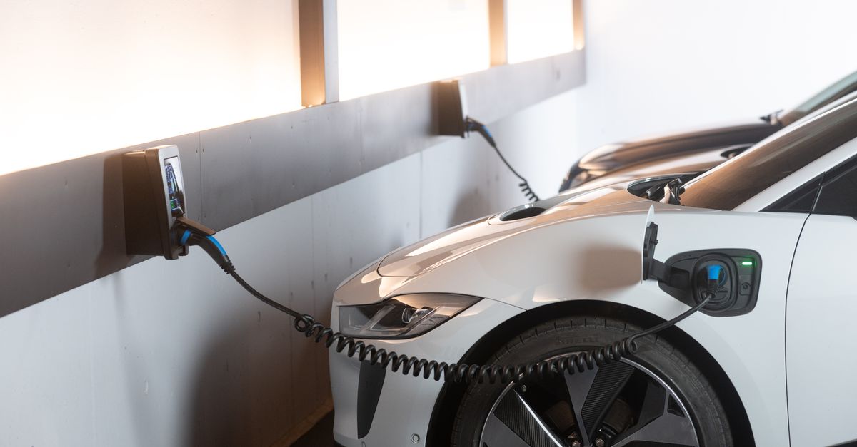 découvrez la prise de recharge intelligente pour véhicule électrique : rechargez efficacement, suivez votre consommation et maîtrisez vos coûts.